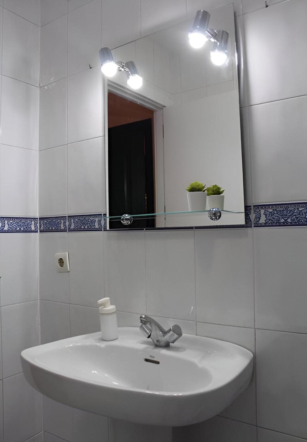 Renovado Y Muy Cerca Del Centro Urbano Apartment Малага Екстериор снимка